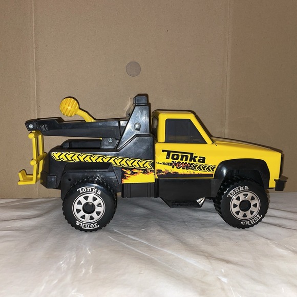 NICE 2020 Tonka Road Service Wrecker Tow Truck Yellow Metal & Plastic Toy - Picture 7 of 12